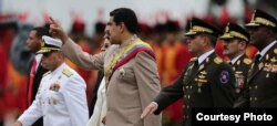 Nicolás Maduro con los jefes de las fuerzas armadas de Venezuela.