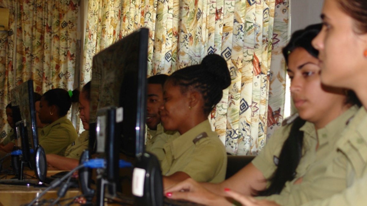 Cubano crea página para identificar a las "ciberclarias" del régimen