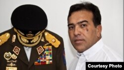 En 2010, el general Antonio Rivero pidió la baja del Ejército venezolano por su desacuerdo con la injerencia cubana en la FANB.