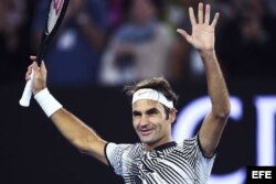 Roger Federer celebra su victoria ante Mischa Zverev.