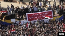 Protestas contra el presidente Mursi en la plaza Tahrir, en El Cairo, Egipto