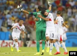 Costa Rica celebra su victoria sobre Uruguay.