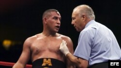 Archivo - El boxeador puertorriqueño Hector "Macho" Camacho (izq), en un combate efectuado en Tucson , Arizona (EE UU). 