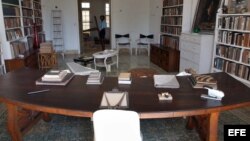 Foto de archivo (24/05/05) de la biblioteca del fallecido escritor estadounidense Ernest Hemingway, en su casa de Finca Vigía, en La Habana.