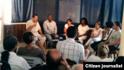 Reporta Cuba Integrantes del Foro por Derechos y Libertades durante un encuentro el pasado mes de junio en la sede de Estado de Sats.