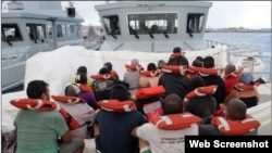 El grupo de migrantes detenidos en Bahamas incluye 18 hombre y tres mujeres.