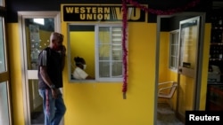 Una oficina de la Western Union en La Habana. (Reuters/Alexandre Meneghini/Archivo)