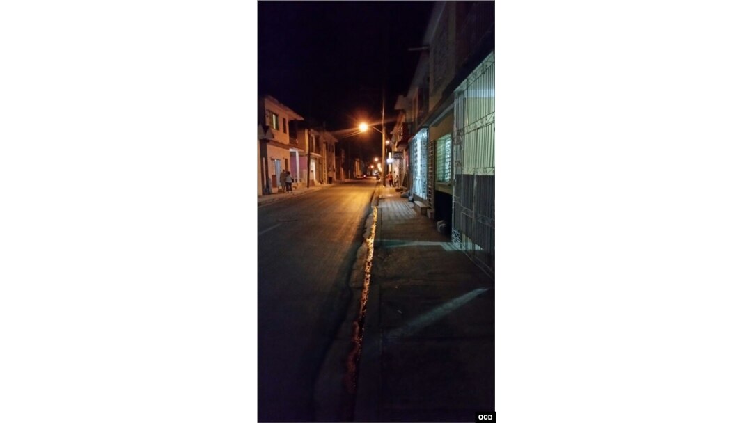 Calle Cable, en Holguín, con reducción de alumbrado público.