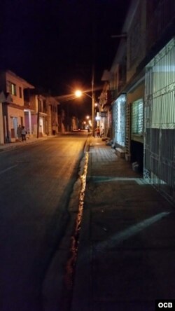 Calle Cable, en Holguín, con reducción de alumbrado público.