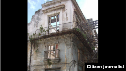 Reporta Cuba. Edificio en peligro de derrumbe. Foto: Yusnaby Pérez.