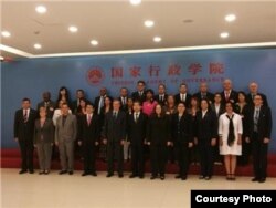 "Cuadros" del estado y gobierno estudian gerencia en China.