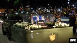 La caravana con las cenizas del fallecido líder de la revolución cubana, Fidel Castro, por la ciudad de Bayamo (Cuba). 