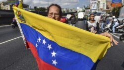 Diputados de la Asamblea Nacional de Venezuela intentan llegar a la frontera colombiana para presionar el ingreso de la ayuda humanitaria