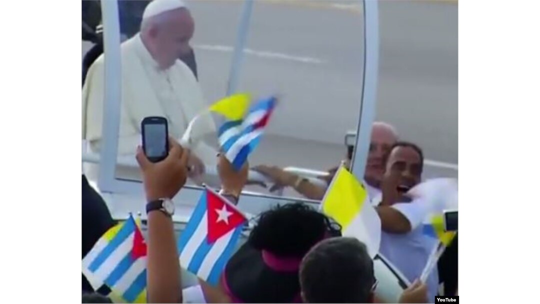 El Papa bendice a Zaqueo Báez