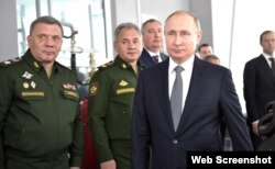Borisov (derecha) junto al presidente ruso Vladimir Putin.