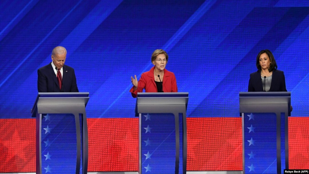 Joe Biden, Elizabeth Warren y Kamala Harris en el debate de Houston. De izquierda a derecha.