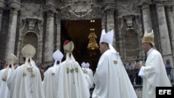 Un grupo de cardenales y obispos católicos cubanos. 