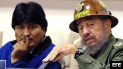 Fidel Castro (dcha.) y Evo Morales (izqda.).