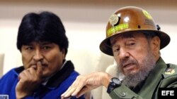 Fidel Castro y Evo Morales (d-i).
