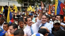 El presidente encargado de Venezuela, Juan Guaidó, participa en una marcha opositora en Caracas, el 10 de marzo del 2020.