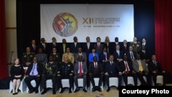 Ministros y funcionarios de defensa asistentes a la XII CDMA
