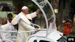 Human Rights Foundation habla sobre los tres activistas que se acercaron al papa