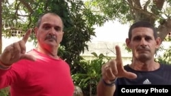 Detienen y multan a activistas que realizarían una peña en un parque de La Habana