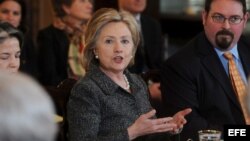Hillary Clinton preside el Grupo de trabajo para combatir el tráfico de personas de presidente Obama en el Departamento de Estado/2010
