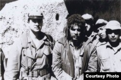 "Murió de forma lamentable", dice Müller: Guevara, poco antes de su fusilamiento, con el agente CIA Félix Rodríguez (i).