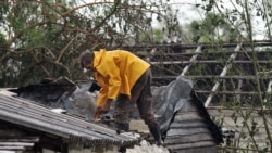 Muchos esperan el ciclón sin techos resistentes; la inmensa mayoría sin comida