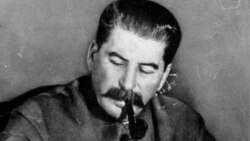 Lenin, Stalin, Trotski, Mercader y una piocha