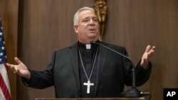 El arzobispo designado de Filadelfia, Nelson J. Pérez, habla en las oficinas de la Arquidiócesis el jueves 23 de enero. 