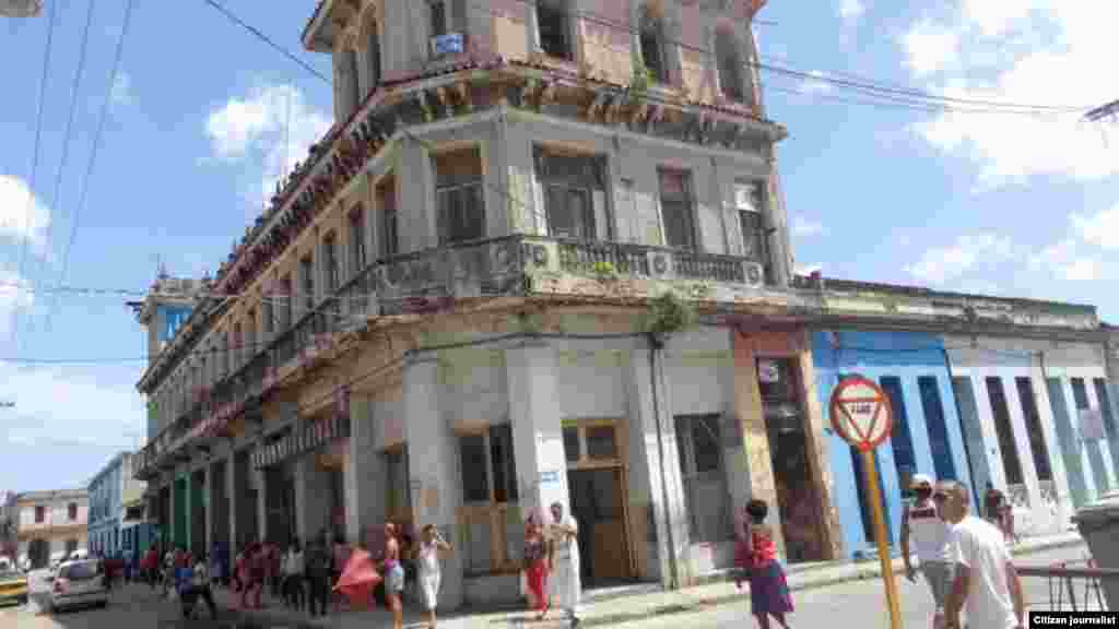Edificio&nbsp; en la calle Máximo Gómez esquina a Pepe Antonio, en el capitalino municipio de Guanabacoa.