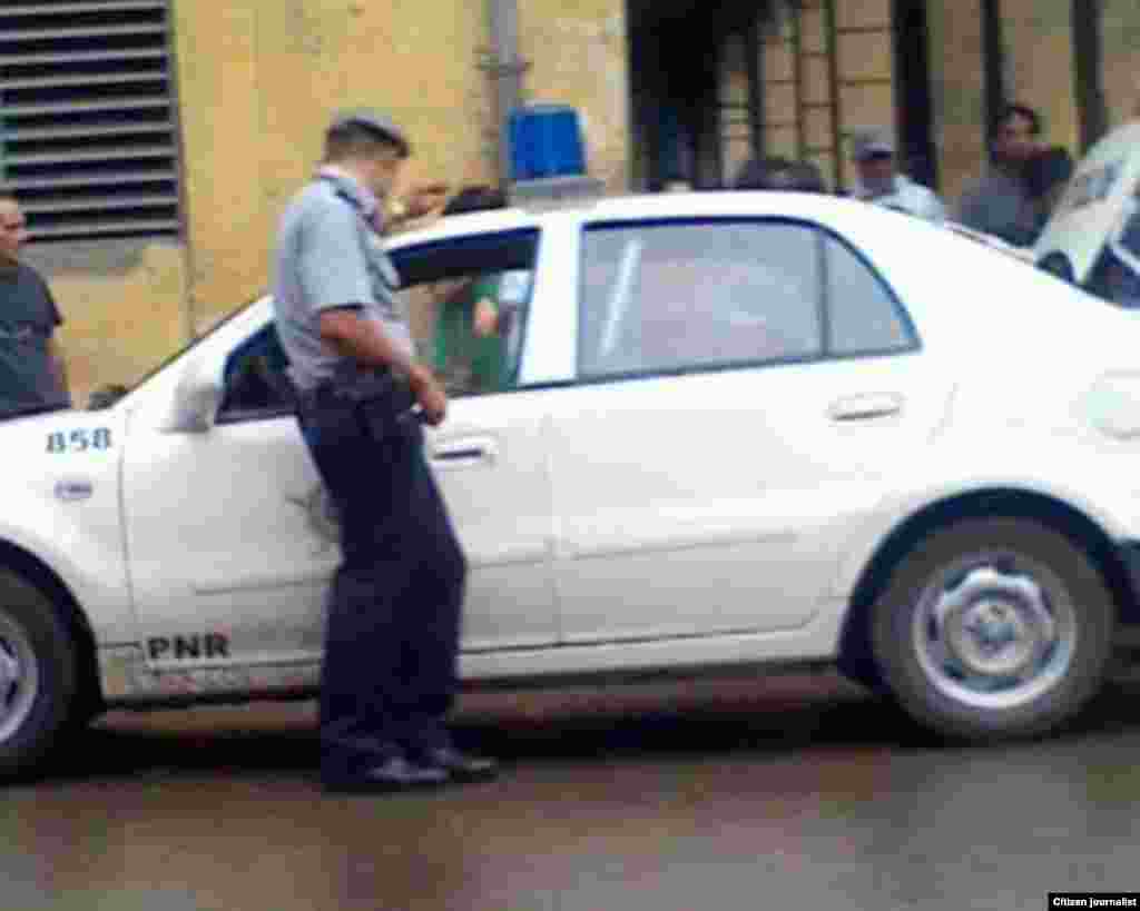 Reporta Cuba Asedio y detención a cuentapropistas Fotos Roberto Fuentes Arias