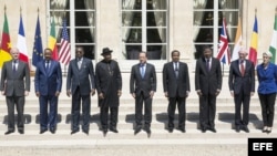 Cumbre en París por seguridad en Nigeria, con los presidentes de Benín, Chad, Camerún y Niger 