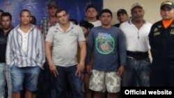 Estos cubanos, de un grupo de 23 detenidos por guardacostas de Colombia, eran conducidos por "coyotes" a la frontera con Panamá.