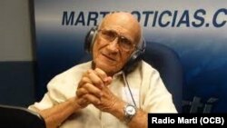 Moisés López, la primera voz de Radio Martí.