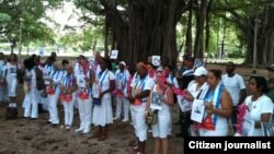 Reporta Cuba Damas de Blanco Habana antes del arresto Foto de Angel Moya