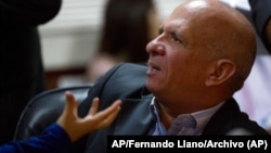 Hugo 'el Pollo' Carvajal habla en la Asamblea Nacional de Venezuela, en Caracas, el 20 de enero de 2016. Foto: AP/Fernando Llano.