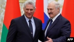 Alexander Lukashenko y Miguel Díaz-Canel en Minsk el 23 de octubre de 2019. Sergei Grits / POOL / AFP