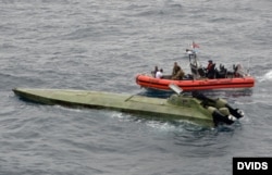 Guardia Costera desembarca drogas interceptada