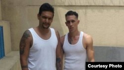 Henry Manuel Soto Jusino y Yusniel Sosa Mejías en la prisión de Guayaquil.