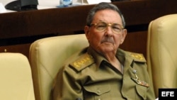El Mercurio pone de relieve que Raúl Castro preside uno de los poquísimos países totalitarios que quedan en el mundo.