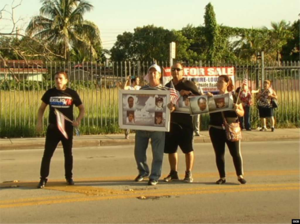 Protestas en exposición de espía cubano en Miami