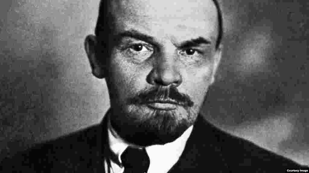 Vladimir Ilich Lenin (1870-1924): Fue el creador de los campos de concentración (Gulag) en la URSS. Por decreto de Lenin, los edificios del monasterio de Solovki se convirtieron en Campo para Propósitos Especiales. Fue el campamento insignia de los primeros &quot;campos de trabajo correctivos&quot;, instaurados por los regímenes comunistas alrededor del mundo.
