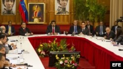 El presidente venezolano, Nicolás Maduro (c), y su equipo de Gobierno.