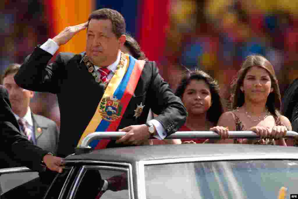 El presidente de Venezuela, Hugo Chávez, encabeza la celebración de los 201 años de la declaración de la independencia del país, el 5 de julio de 2012, con la promesa de que "más nunca" la volverá a perder, destacando la unión entre el pueblo y las Fuerza
