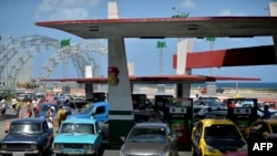 Congestión en las gasolineras de La Habana. YAMIL LAGE / AFP