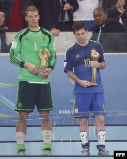 El mejor portero del mundial, Manuel Neuer (Alemania) y el balón de oro, Lionel messi (Argentina)
