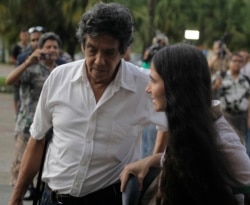 Foto Archivo. Reinaldo Escobar y su esposa Yoani Sánchez. REUTERS/Desmond Boylan